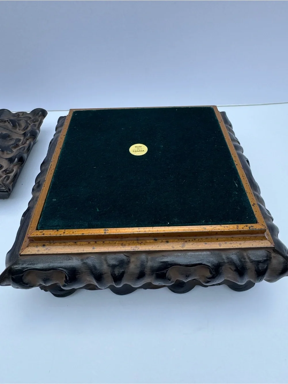 Vintage Roma Carved Wood Leaf Trinket Jewelry Box Velvet Lined Canada